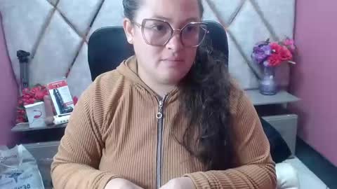 sara_thonson_ online show from February 24, 3:27 am