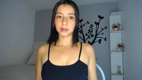Snapshot of sara_tris chatting on September 13, 1:35 am Sara online show from September 13, 1:35 am