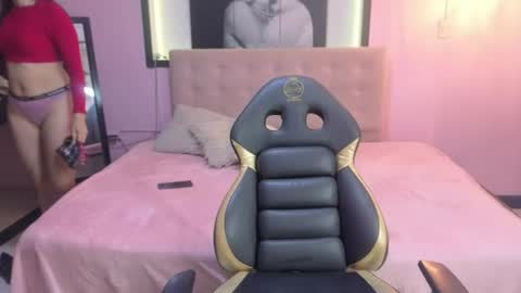 sara_valderrama_ online show from June 14, 1:44 pm