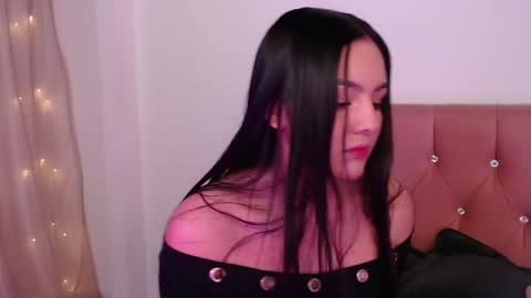 Snapshot of saraa_swett chatting on February 24, 2:36 pm online show from February 24, 2:36 pm