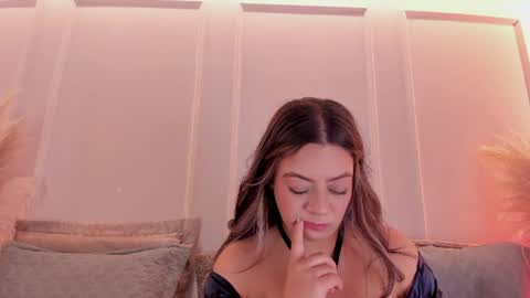 Sarah Bonneth online show from June 29, 1:44 pm
