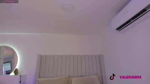 Snapshot of sarah_bonneth chatting on February 3, 10:58 am Sarah Bonneth online show from February 3, 10:58 am
