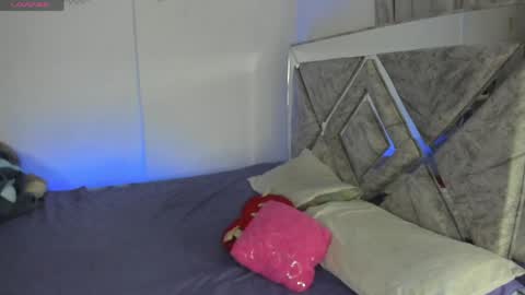 sarah_lowee online show from April 28, 2:27 am