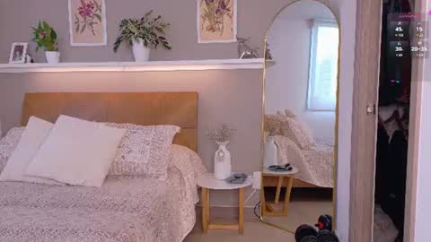 sarah_rayy online show from June 19, 9:18 pm