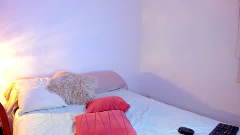 Sarah and Erik online show from February 15, 4:37 am