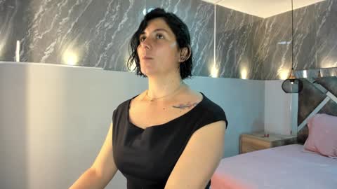 Snapshot of sarahdeyvis chatting on January 3, 1:58 pm Sarah Deyvis online show from January 3, 1:58 pm