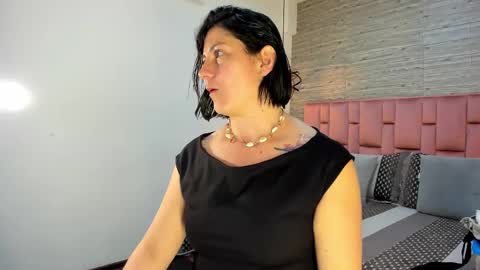 Snapshot of sarahdeyvis chatting on February 19, 1:06 pm Sarah Deyvis online show from February 19, 1:06 pm