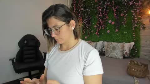 Sarah Deyvis online show from March 11, 2:09 pm