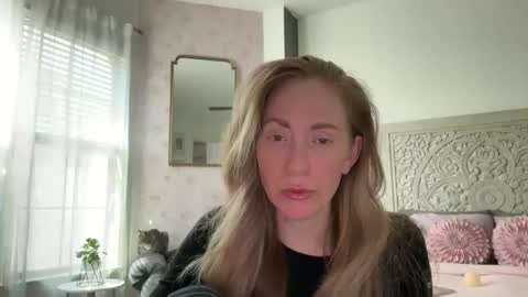 Sarah online show from April 28, 5:17 pm