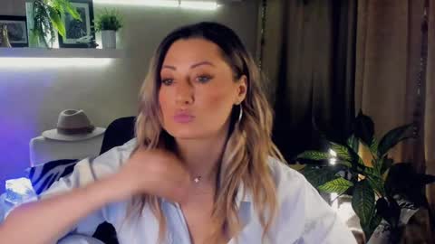 Divine Sarah NONUDE model online show from May 1, 6:00 pm