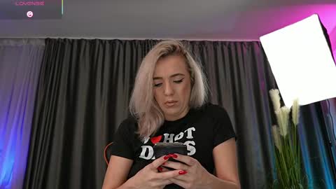 Sarahjadore online show from February 27, 7:47 pm