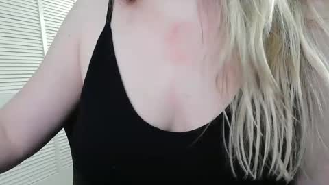 Sarah online show from March 3, 10:05 pm