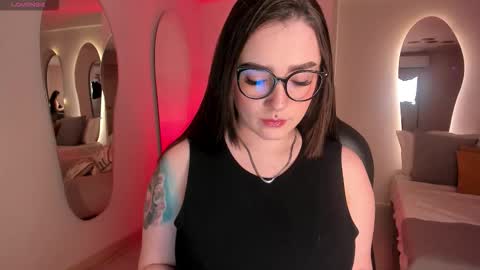 Sarah Rhodes online show from November 17, 12:28 pm