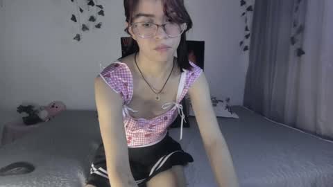 Sarah  online show from June 11, 9:33 pm