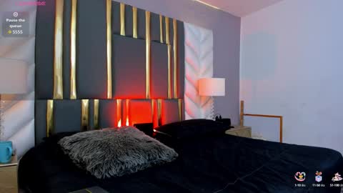 Sara Jonnes online show from September 30, 1:50 pm