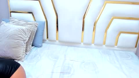   online show from September 17, 3:43 pm