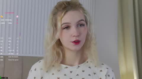 saramist online show from September 25, 1:37 am