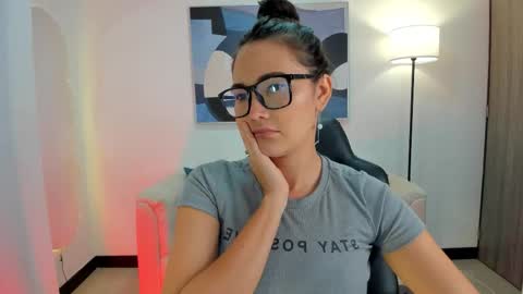 I am Sara  online show from October 13, 2:03 am