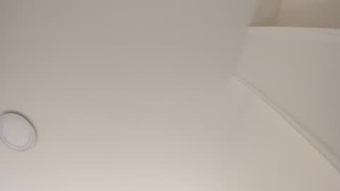 Snapshot of sarasaenz__ chatting on February 15, 11:28 am online show from February 15, 11:28 am