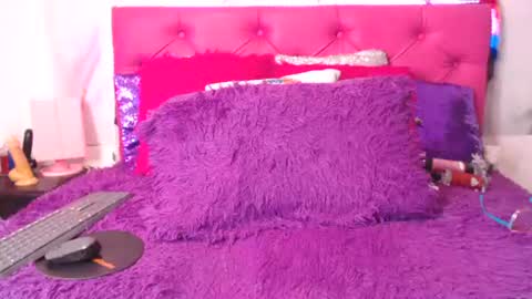 Sara Wills online show from August 3, 2:12 pm