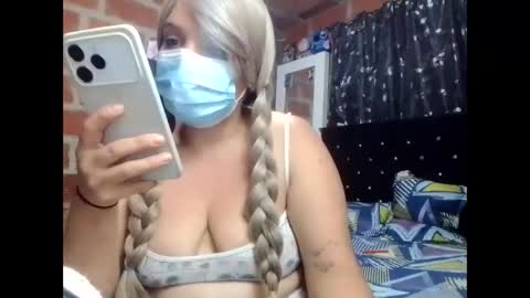 Snapshot of saray_mixx chatting on October 31, 4:25 am saray_mixx online show from October 31, 4:25 am