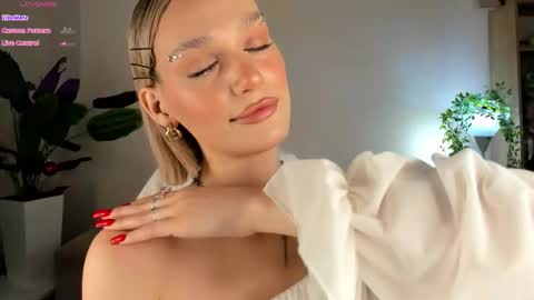 Your Selena 3 online show from January 17, 3:25 am