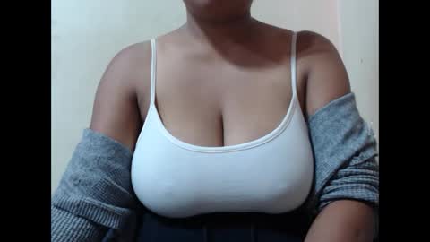 Snapshot of saronette chatting on October 22, 6:51 am saronette online show from October 22, 6:51 am