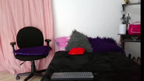 Snapshot of sasha_start chatting on December 3, 4:06 pm sasha start online show from December 3, 4:06 pm