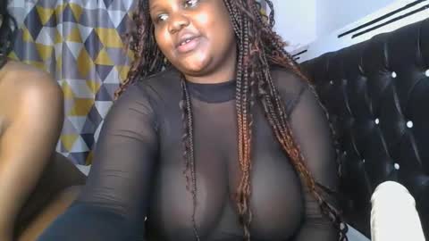 sassie_bee online show from October 8, 7:07 pm