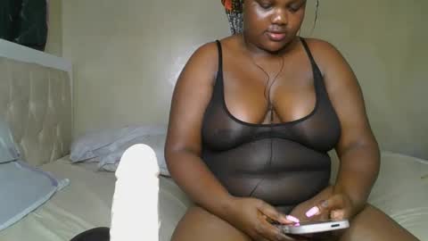 sassie_bee online show from February 23, 10:05 pm