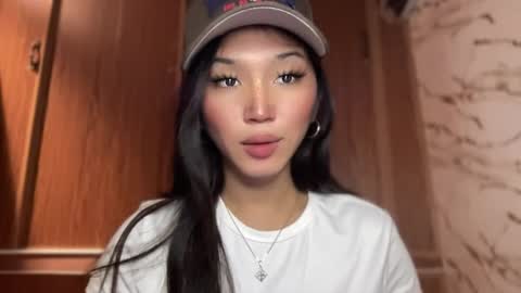 Sassygirl online show from May 4, 12:36 am