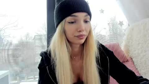 Snapshot of sassyt33n chatting on February 28, 10:09 am sassyt33n online show from February 28, 10:09 am