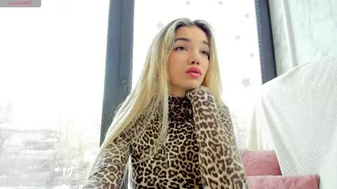 Snapshot of sassyt33n chatting on February 22, 9:56 am sassyt33n online show from February 22, 9:56 am