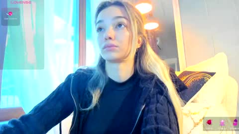 Snapshot of sassyt33n chatting on October 6, 9:26 am sassyt33n online show from October 6, 9:26 am