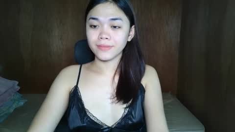 Snapshot of saszzyyumiie chatting on October 2, 2:27 am saszzyyumiie online show from October 2, 2:27 am