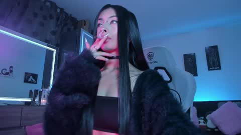    im expecting 300 thumbs up on my altar online show from September 18, 12:42 am