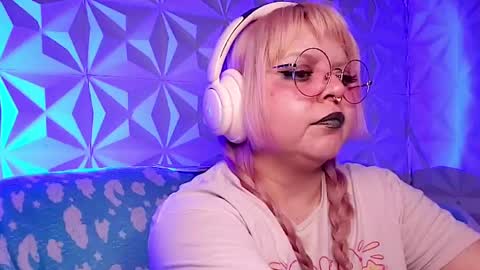 Gina George online show from April 29, 2:37 am