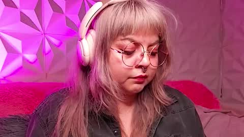 Gina George online show from November 28, 1:52 am