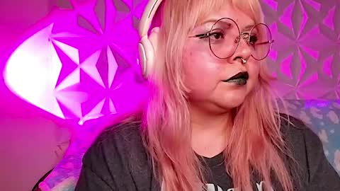 Gina George online show from May 3, 2:15 am