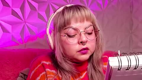 Gina George online show from December 5, 2:00 am