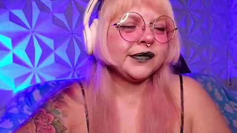 Gina George online show from April 29, 11:54 pm