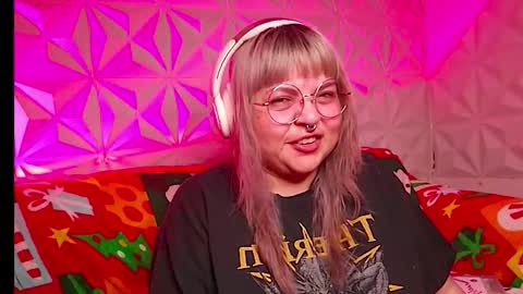 Gina George online show from December 18, 2:05 am