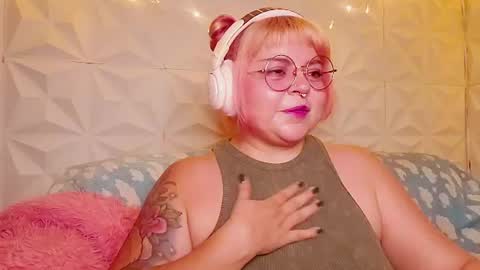 Gina George online show from June 26, 11:39 pm