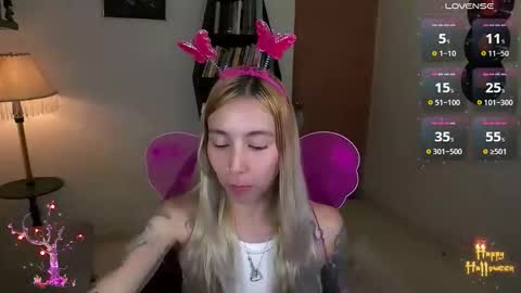 I AM JENN  online show from November 1, 3:32 am