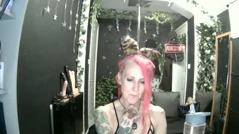 SaucySky online show from June 17, 10:00 pm