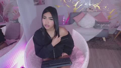 sauvage lia  online show from August 7, 4:52 am