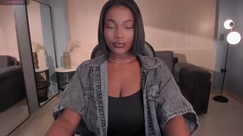 S a v a n n a h  online show from July 8, 11:45 am