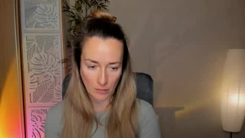 save the qween online show from February 25, 7:18 am