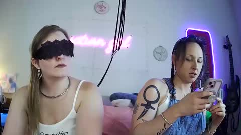 Scarlet Darling online show from September 14, 10:40 pm