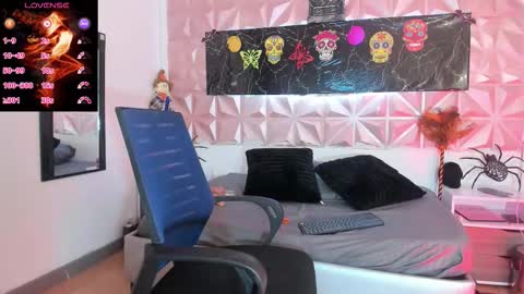 Scarlet  online show from October 31, 8:13 pm